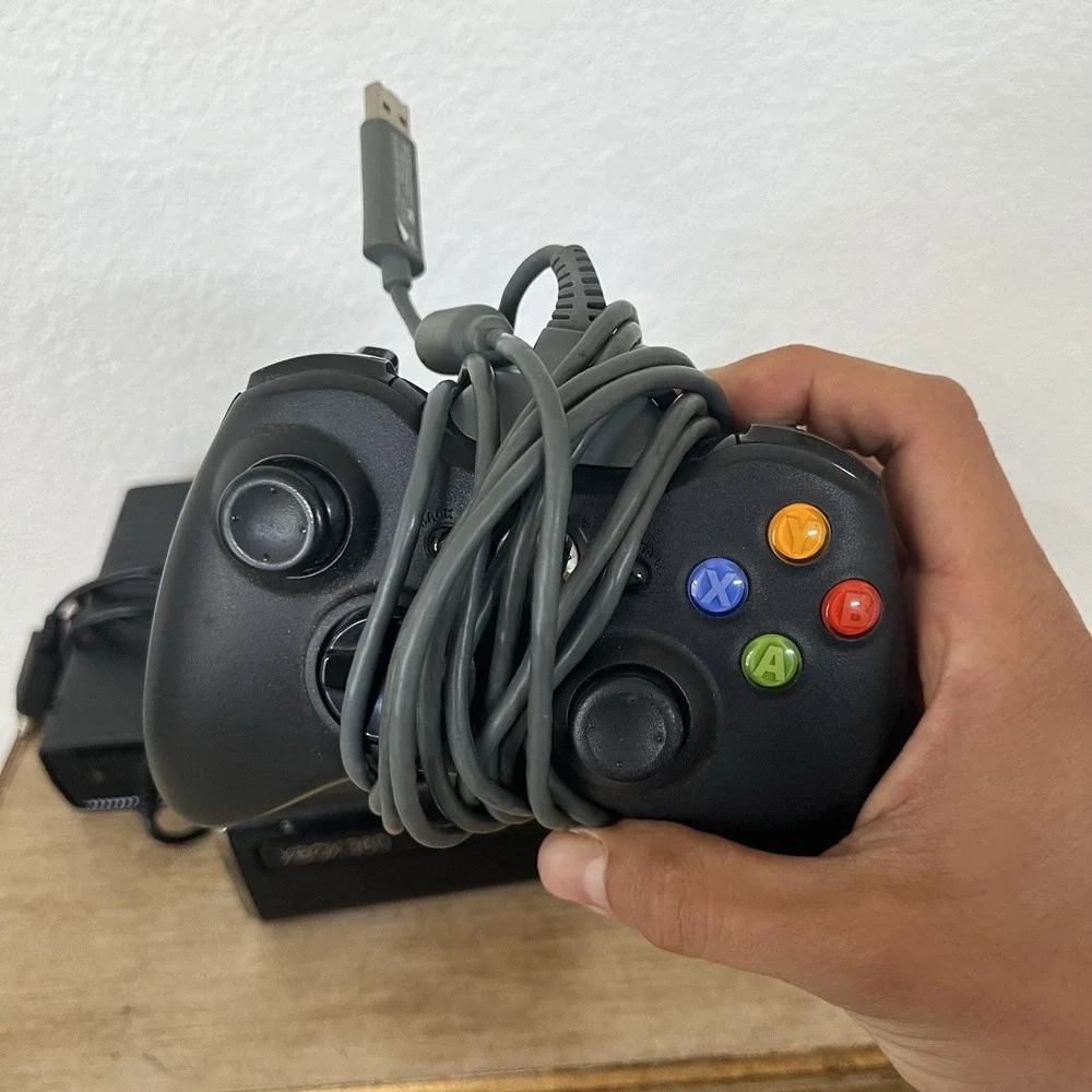 Microsoft Xbox 360 S 250GB Home Videogame Console - Black Tested Scratches!